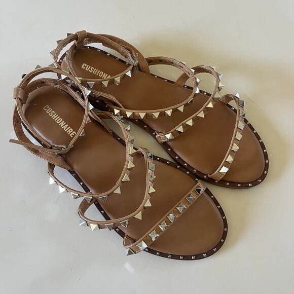 Cushionaire 'Talia' Women's 8 Studded Ankle Strap Sandal Tan Strappy - Picture 6 of 6